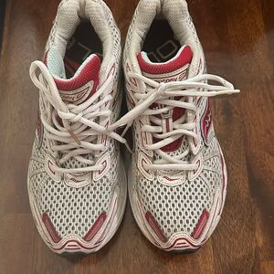Saucony Womans White and Red Athletic Sneakers 9